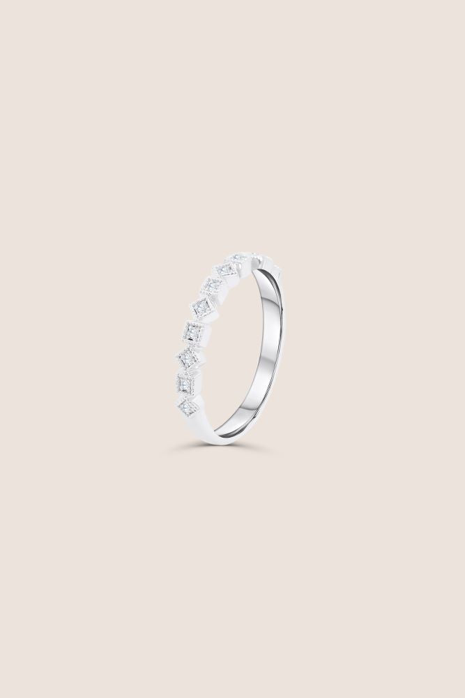 18kt White Gold Ring with Diamonds